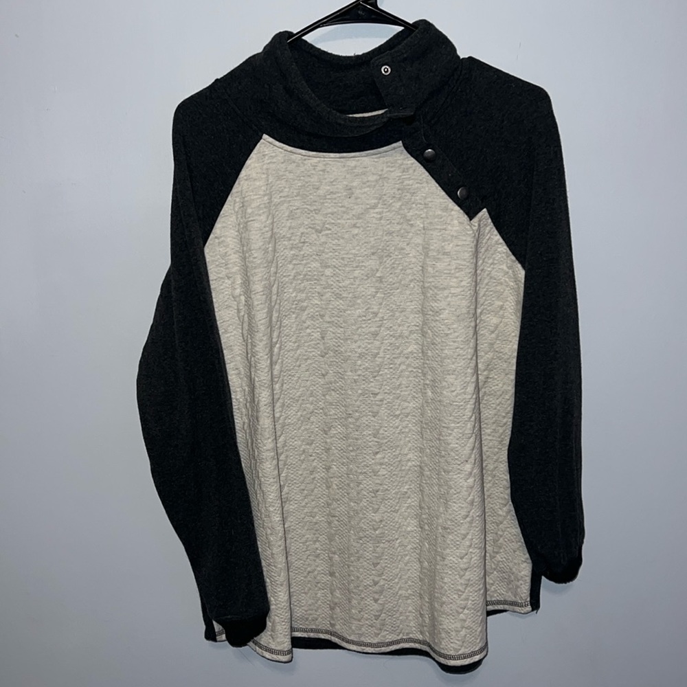 Women’s quilted slant button pullover